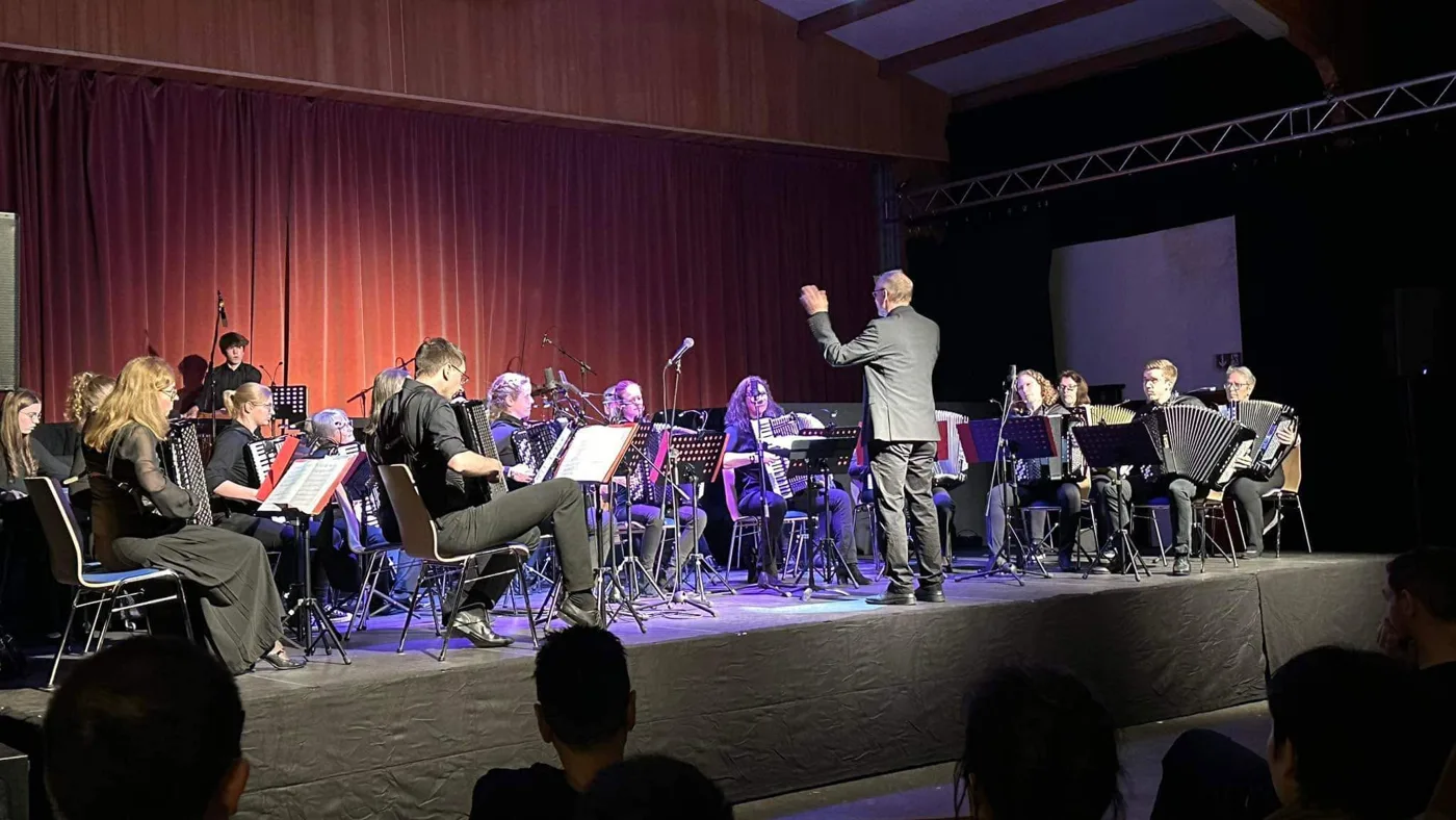 Akkordeon-Studio-Orchester Bielefeld playing on stage with their conductor